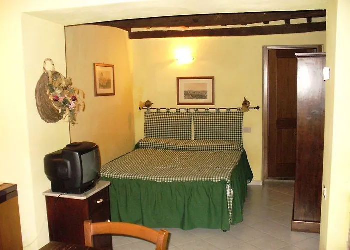 Borgo Giusto Tuscany מלון דירות בורגו א מוצאנו