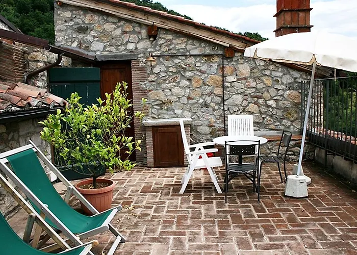 Borgo Giusto Tuscany מלון דירות 4*